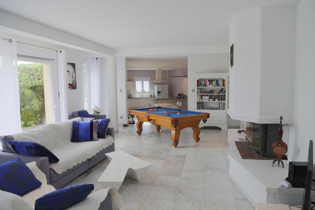Elegante Villa De 180M3 Avec La Superbe Vue Connaux Εξωτερικό φωτογραφία